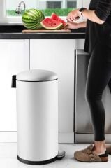 Primanova Paslanmaz Çelik Bombe Kapaklı Çöp Kovası 40 Litre Mat Beyaz