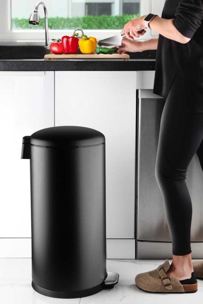 Primanova Paslanmaz Çelik Bombe Kapaklı Çöp Kovası 40 Litre Mat Siyah