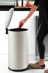 Primanova Paslanmaz Çelik Bombe Kapaklı Çöp Kovası 40 Litre Mat Bej