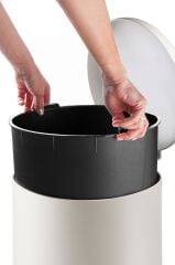 Primanova Bombe Kapaklı Çöp Kovası 30 LT Mat Bej - İç Kısım Siyah